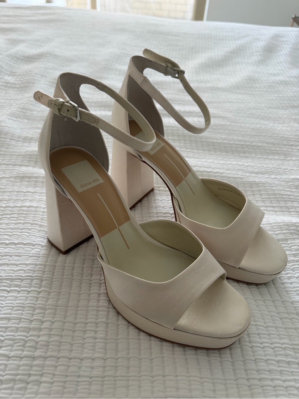 Dolce Vita pandro heels white satin size 8.5 wide